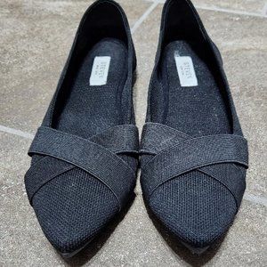 Black pointed toe flat